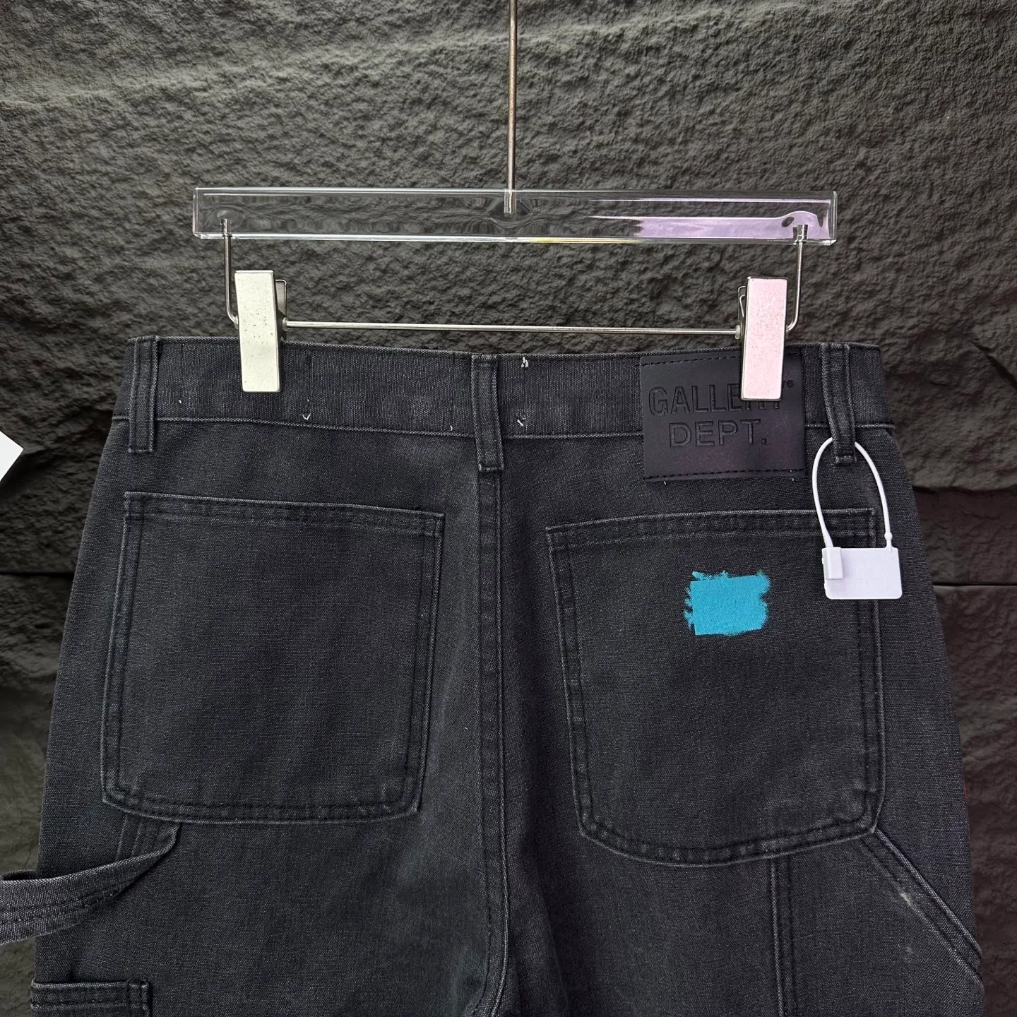 P260 GALLERY DEPT. 2025 new patchwork hand-painted splash-ink couple style loose bootcut jeans 🔥High version🔥High version🔥Top ceiling quality Styles with different washed textures, very friendly to people with thin legs and thick legs, the bootcut version is very flattering to the leg shape Moderate length that never goes out of style, easy to match with casually, basic styling for various styles, a must-have in the wardrobe! The fabric is stiff but also makes the upper body soft without losing texture. The washing process is even more perfect. It is a must-have item for everyone! ! ! Washed wheat, hang tag, pants label, three complete labels Color: dark gray Size: 28, 30, 32, 34, 36 (five sizes)